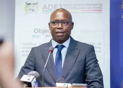 Un remaniement ministériel surprise secoue le Bénin avec le départ de Paulin Akponna et l'arrivée de José Didier Tonato au ministère de l'Énergie, de l'Eau et des Mines, soulevant des questions cruciales sur la gouvernance de Patrice Talon et l'accès des citoyens aux services essentiels.