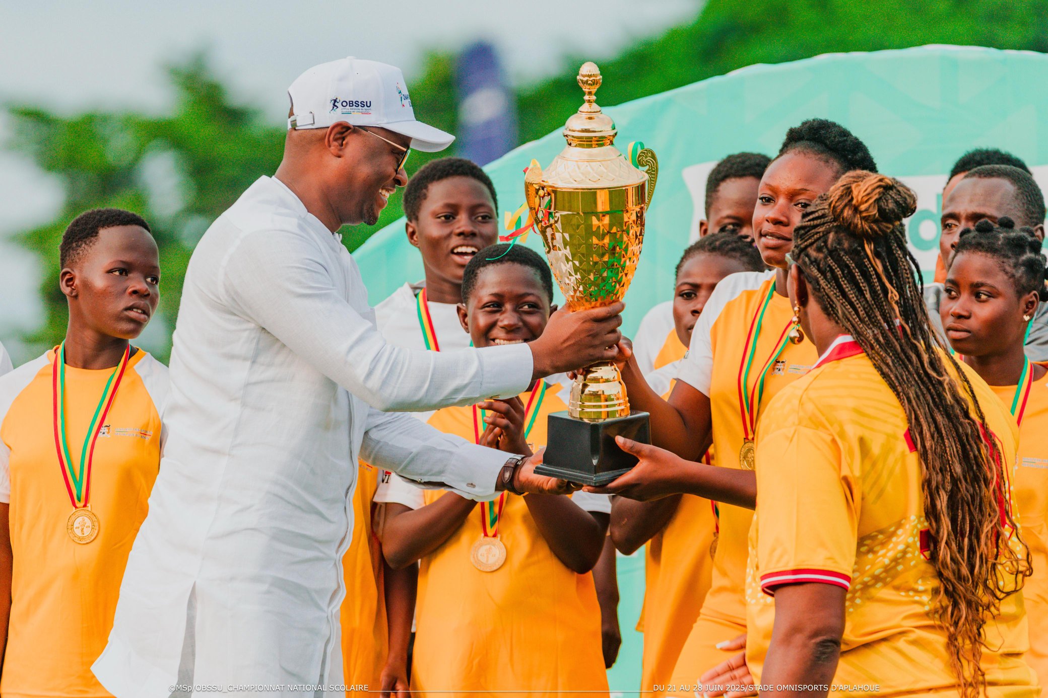 Le Championnat National Scolaire 2025 au Bénin a révélé de jeunes talents et célébré la cohésion nationale, sous l'égide des ministres et des légendes sportives.
