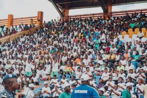 Le Championnat National Scolaire 2025 au Bénin a révélé de jeunes talents et célébré la cohésion nationale, sous l'égide des ministres et des légendes sportives.