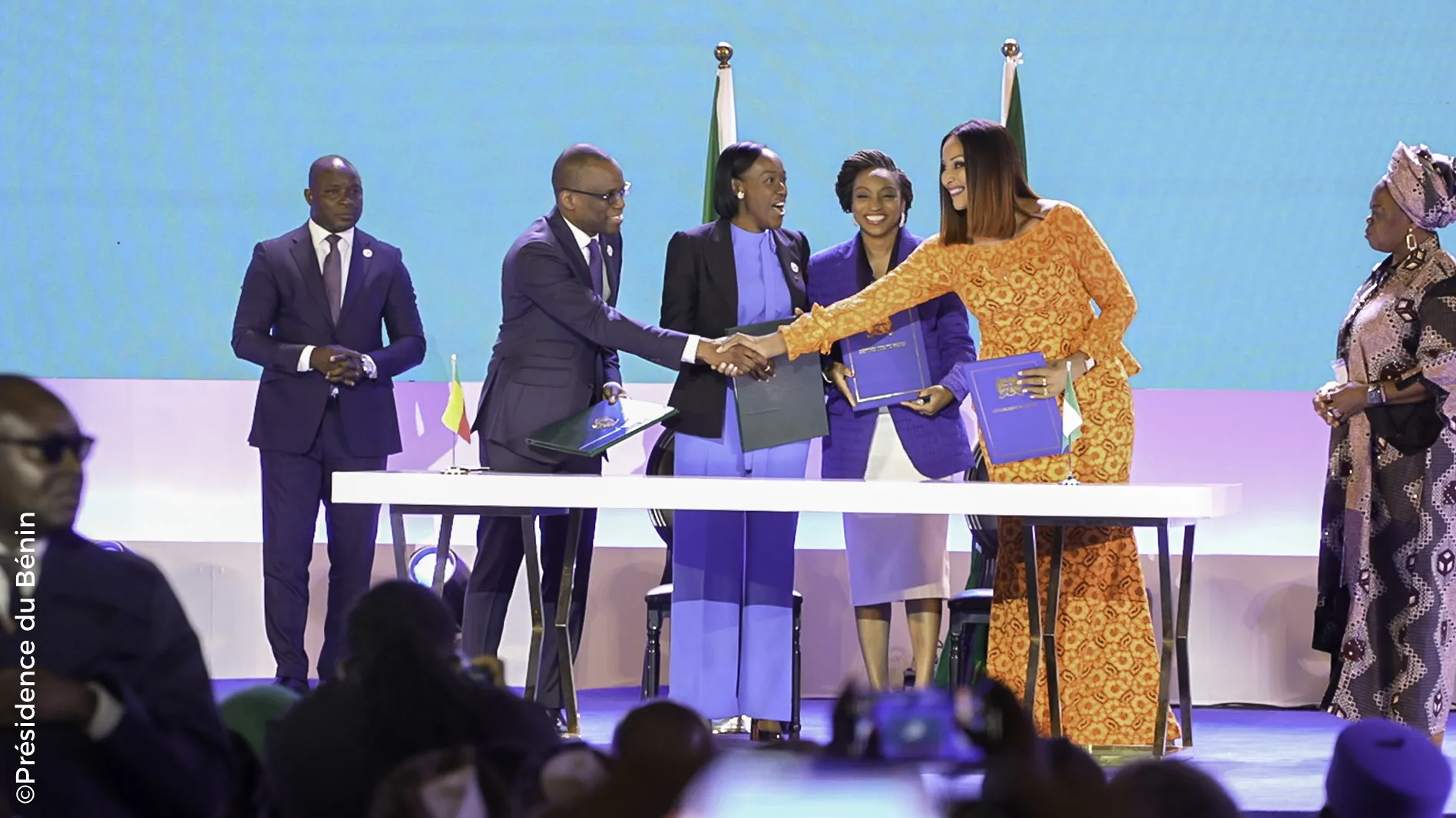 Le président béninois Patrice Talon a appelé à l'autonomie économique de la CEDEAO lors du sommet d'Abuja les 21 et 22 juin 2025, proposant un partenariat renforcé entre le Bénin et le Nigeria comme modèle d'intégration régionale.