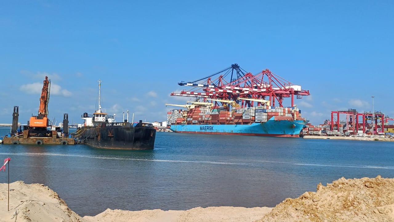 Dans un contexte de sécurité alimentaire fragile, le port de Cotonou s’impose comme un hub logistique stratégique en Afrique de l’Ouest, facilitant l’approvisionnement de plusieurs pays enclavés et valorisant les exportations agricoles du Bénin.