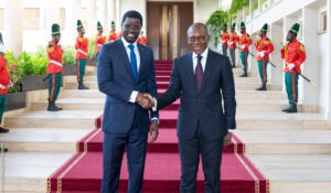 Le président sénégalais Bassirou Diomaye Faye, en visite officielle au Bénin, engage aux côtés de Patrice Talon un dialogue stratégique axé sur la sécurité, les réformes régionales et le renforcement des relations économiques dans l’espace ouest-africain.