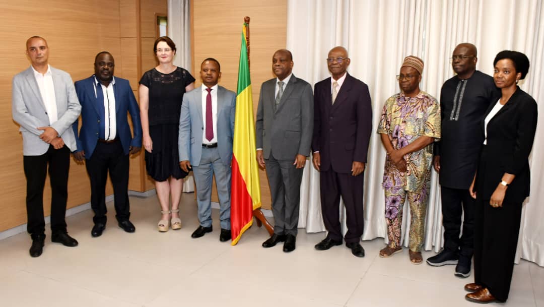 La Cour constitutionnelle béninoise accueille une mission internationale d’experts pour auditer le fichier électoral en vue des élections générales de 2026, renforçant ainsi la transparence et la confiance démocratique.