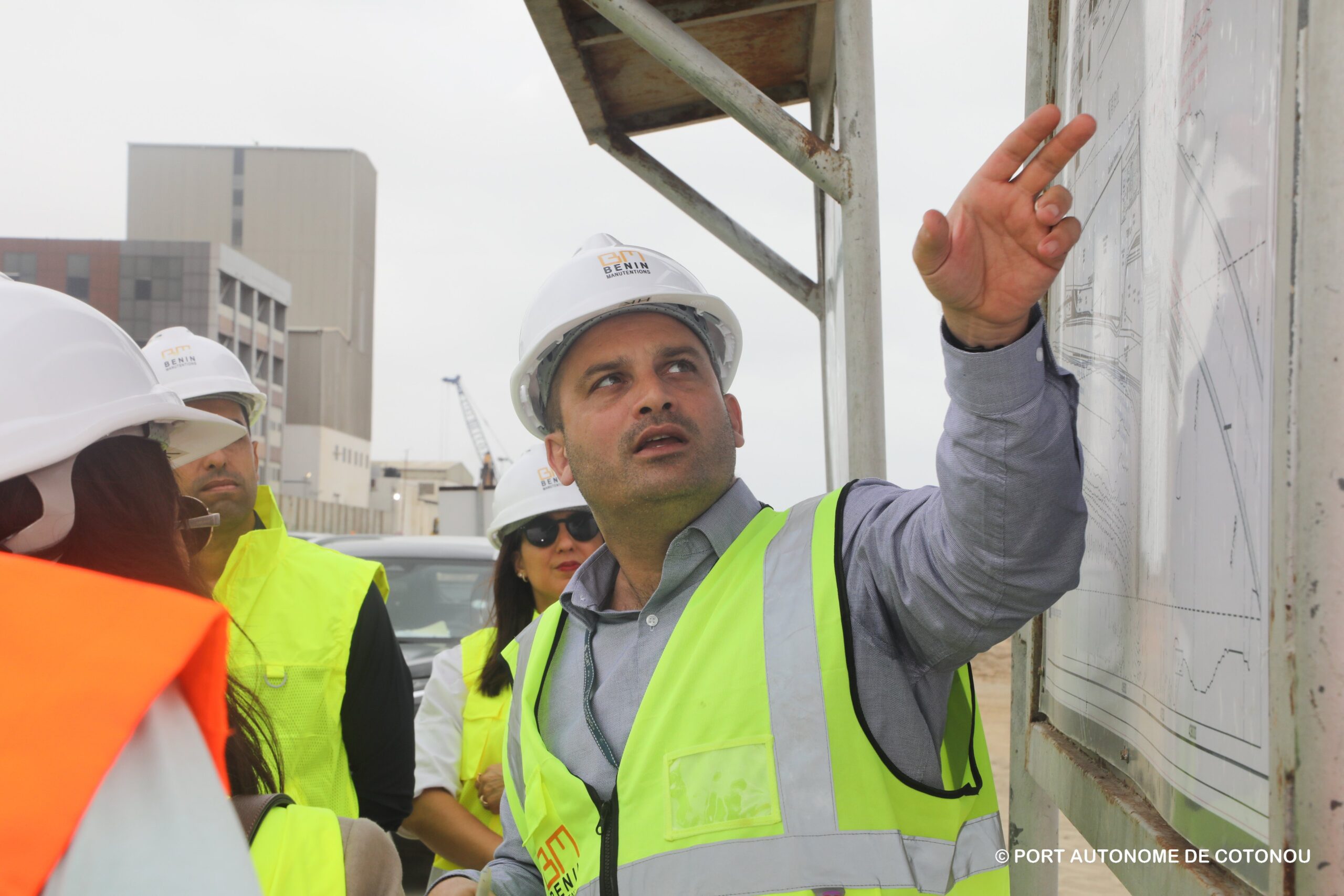 La visite de Marsa Maroc au Port Autonome de Cotonou marque une avancée stratégique pour en faire un hub maritime majeur en Afrique de l’Ouest, malgré des défis logistiques et financiers persistants.