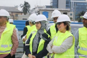 La visite de Marsa Maroc au Port Autonome de Cotonou marque une avancée stratégique pour en faire un hub maritime majeur en Afrique de l’Ouest, malgré des défis logistiques et financiers persistants.