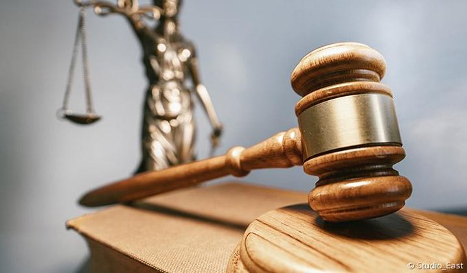 La CRIET condamne sept anciens responsables de la SRTB pour détournement de fonds publics et blanchiment, dans une affaire révélée par un audit qui secoue la gouvernance béninoise.