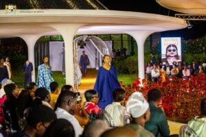 
La 7ᵉ édition du Mois de la Mode à Cotonou célèbre l’audace des créateurs béninois et affirme la mode comme levier stratégique de développement et de rayonnement international.
