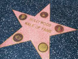  La légende béninoise Angélique Kidjo sera honorée d’une étoile sur le Hollywood Walk of Fame en 2026, consacrant son influence mondiale et son rôle pionnier dans la musique africaine contemporaine.