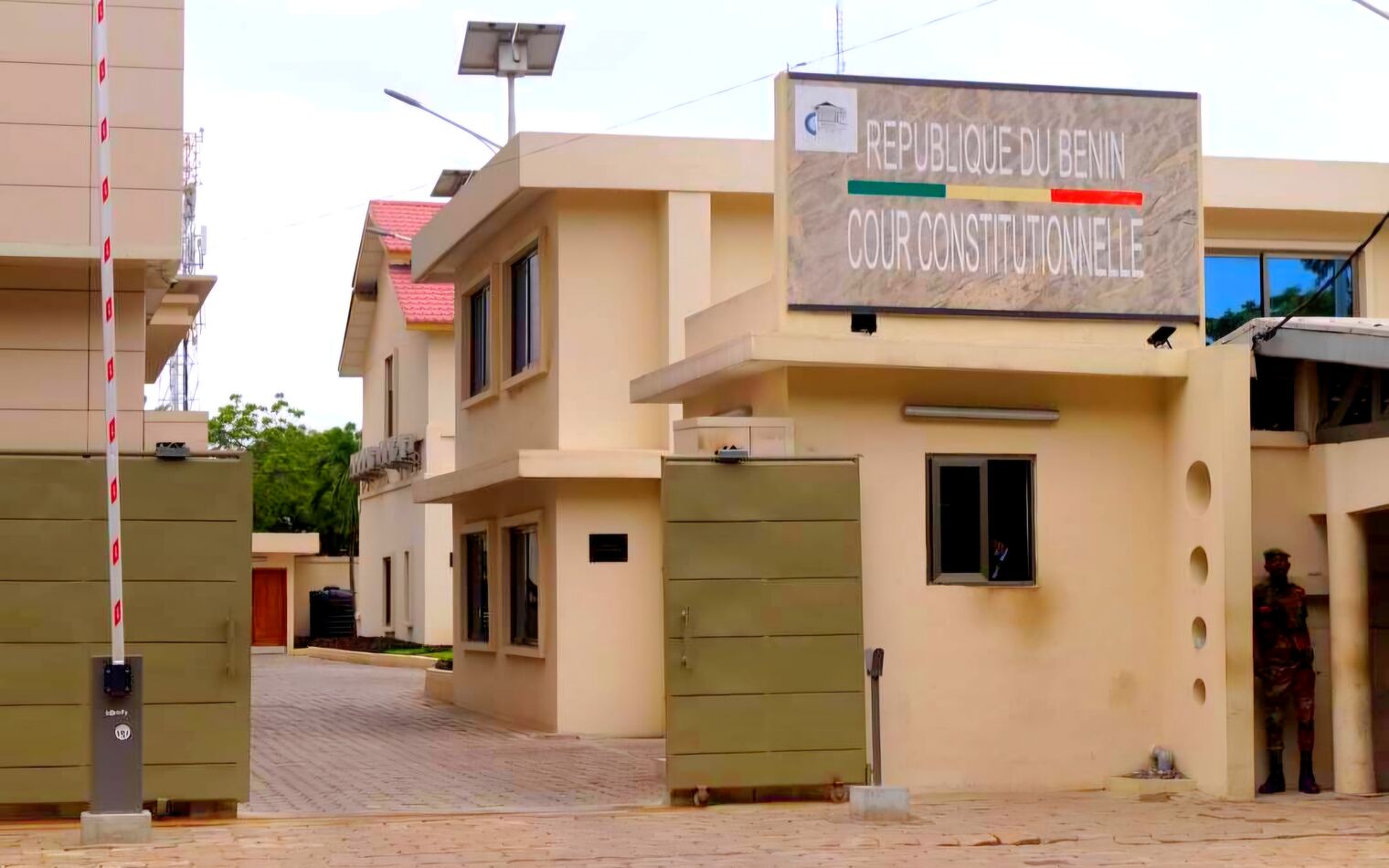 La Cour constitutionnelle du Bénin reporte sine die ses audiences prévues les 19 et 21 août 2025, invoquant un empêchement exceptionnel.