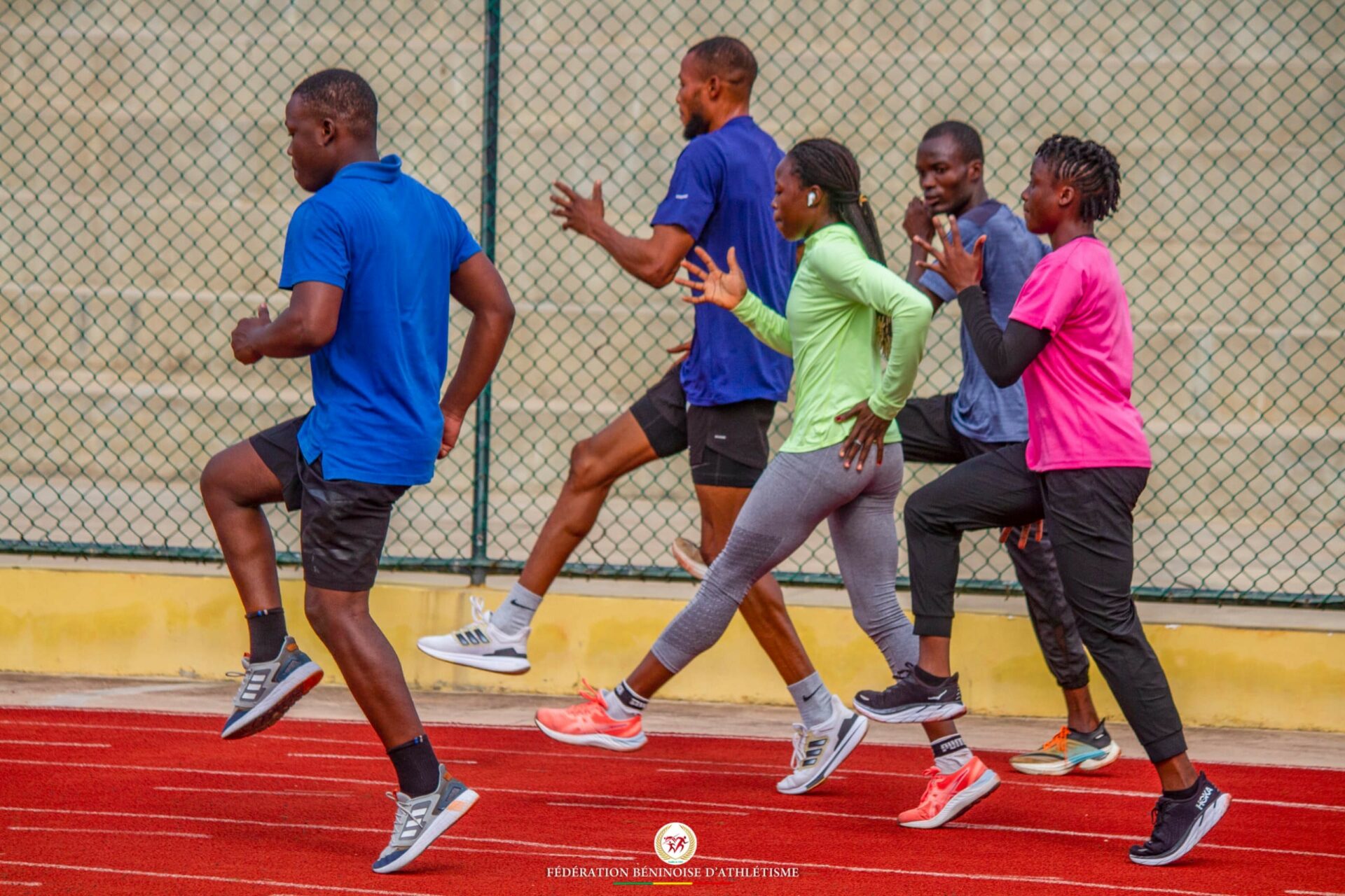 Entre stratégie et ambition, le Bénin affûte ses talents à Grand-Popo pour briller aux championnats ouest-africains d’athlétisme à Accra