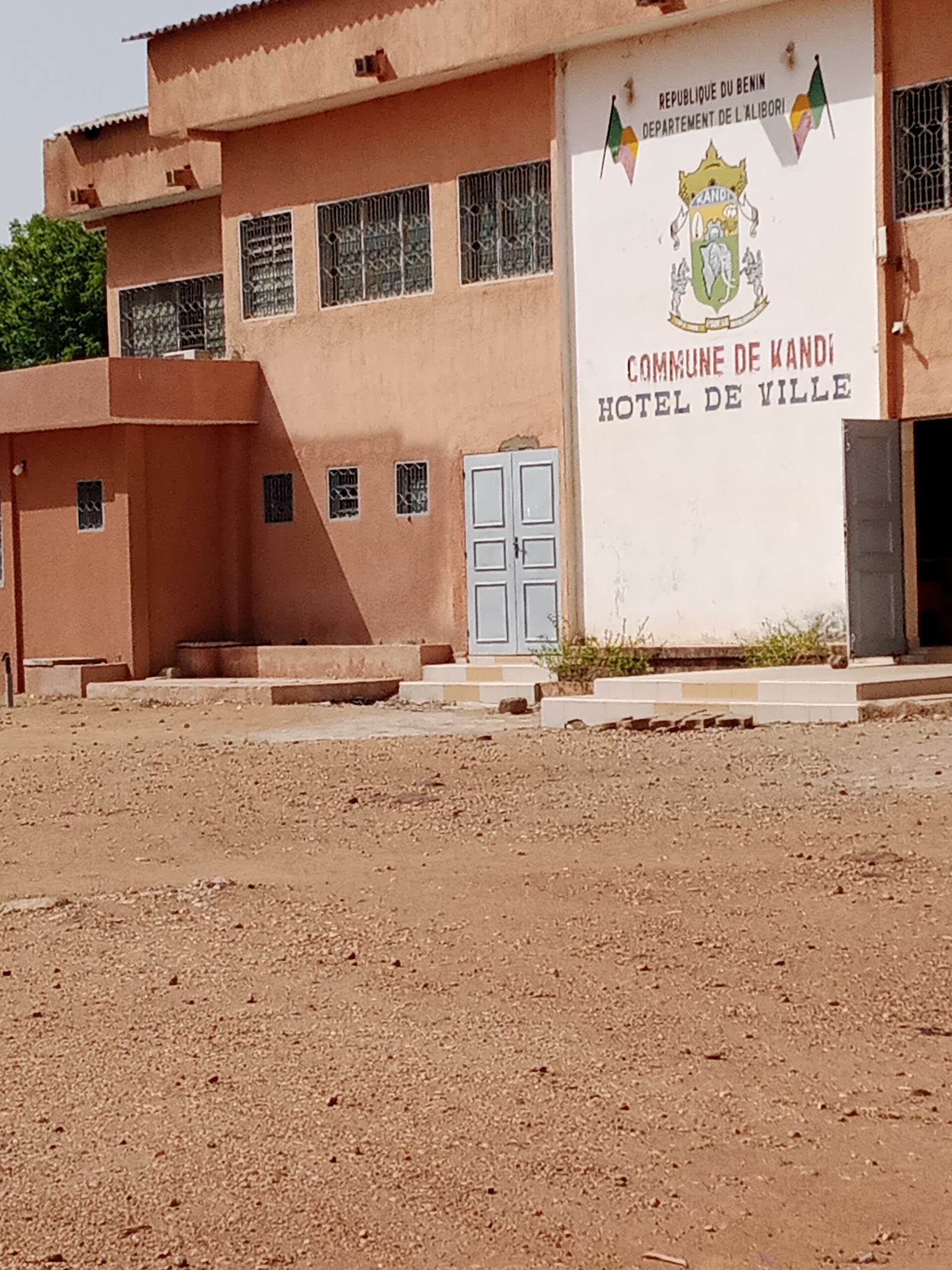 À Kandi, un militaire a été tué dans la nuit du 23 au 24 août lors d’une attaque armée dans le quartier de Bakata. Un drame qui ravive les inquiétudes sur la sécurité locale et la protection des citoyens.