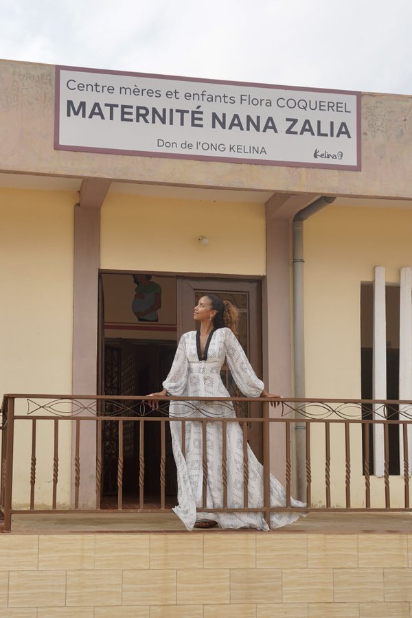 À Bassila, l’ancienne Miss France Flora Coquerel concrétise son engagement humanitaire avec la maternité Nana-Zalia, qui accueille déjà des centaines de femmes et prépare l’ouverture d’un dispensaire et d’un bloc opératoire