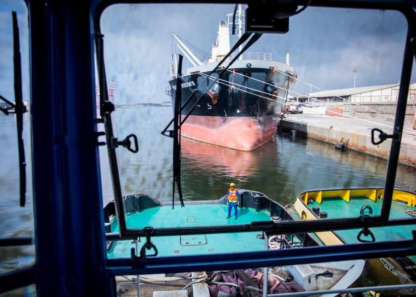 Le Port Autonome de Cotonou adopte huit nouvelles règles strictes pour sécuriser le déchargement et l’empotage des produits congelés. Une mesure sanitaire et logistique qui vise à enrayer les vols, renforcer la traçabilité et consolider la compétitivité portuaire du Bénin.