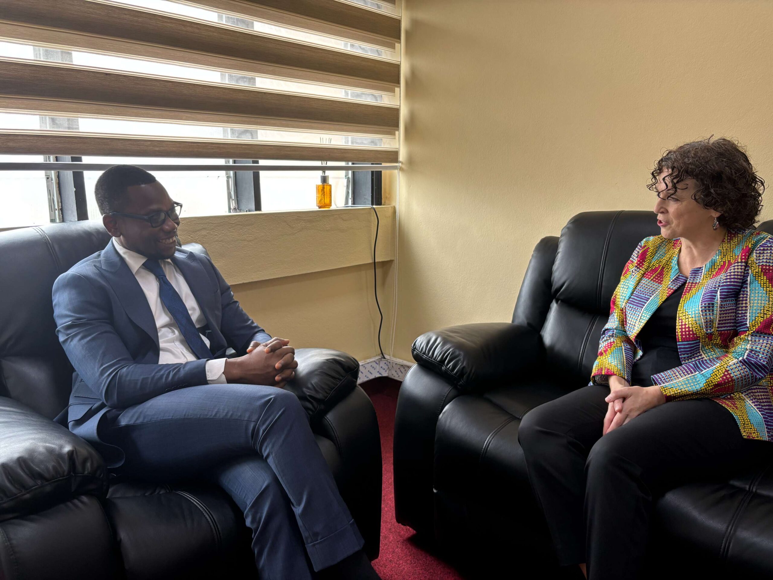 : Le ministre de la Santé béninois et l’ambassadrice du Canada saluent les progrès sanitaires du Bénin et ouvrent de nouvelles pistes de coopération pour consolider la santé reproductive et communautaire.