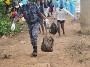 Au Bénin, le chavirement d’un bus dans le fleuve Ouémé à Glazoué fait 23 morts et 19 disparus, ravivant les inquiétudes sur la sécurité routière nationale