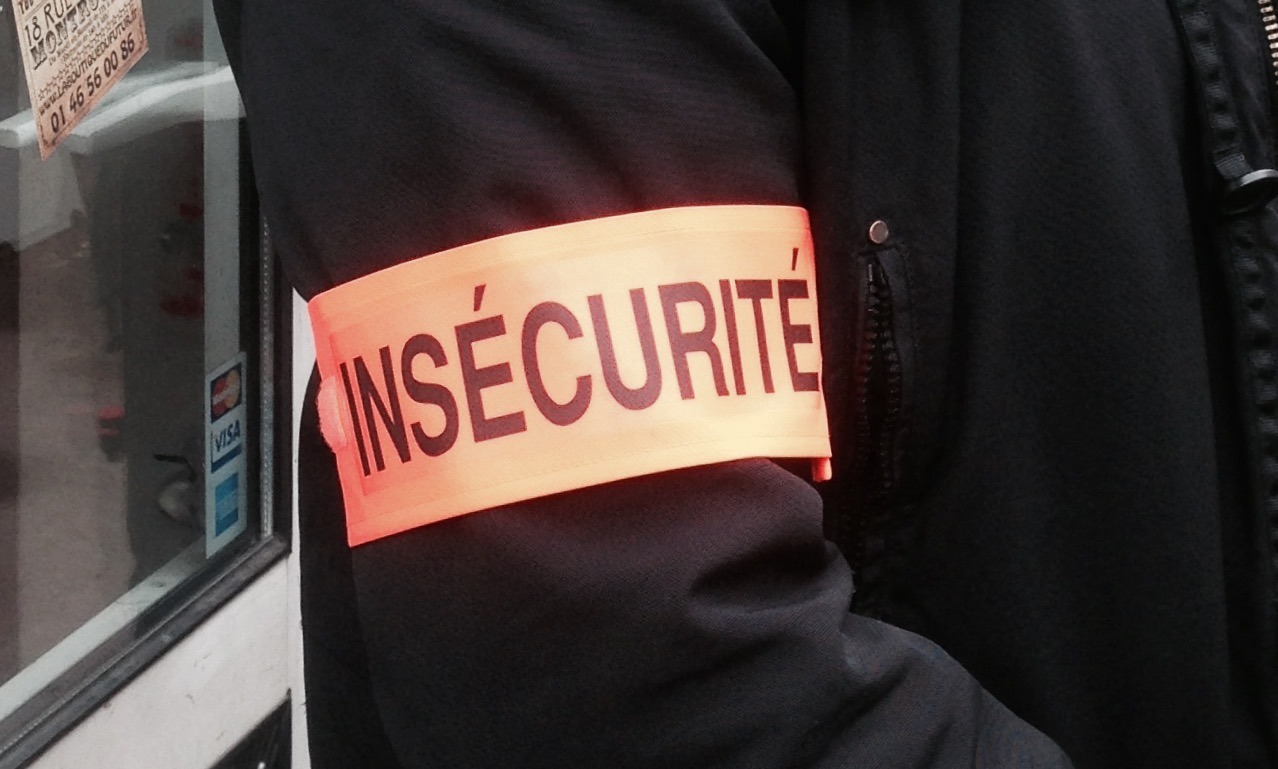 À Ouèdo, une opération ciblée permet d’interpeller deux individus impliqués dans des escroqueries en ligne.