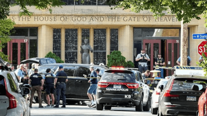 Le carnage en plein cœur d'une église de Minneapolis, où deux enfants ont été tués et 17 personnes blessées, ravive le débat national sur la violence armée.