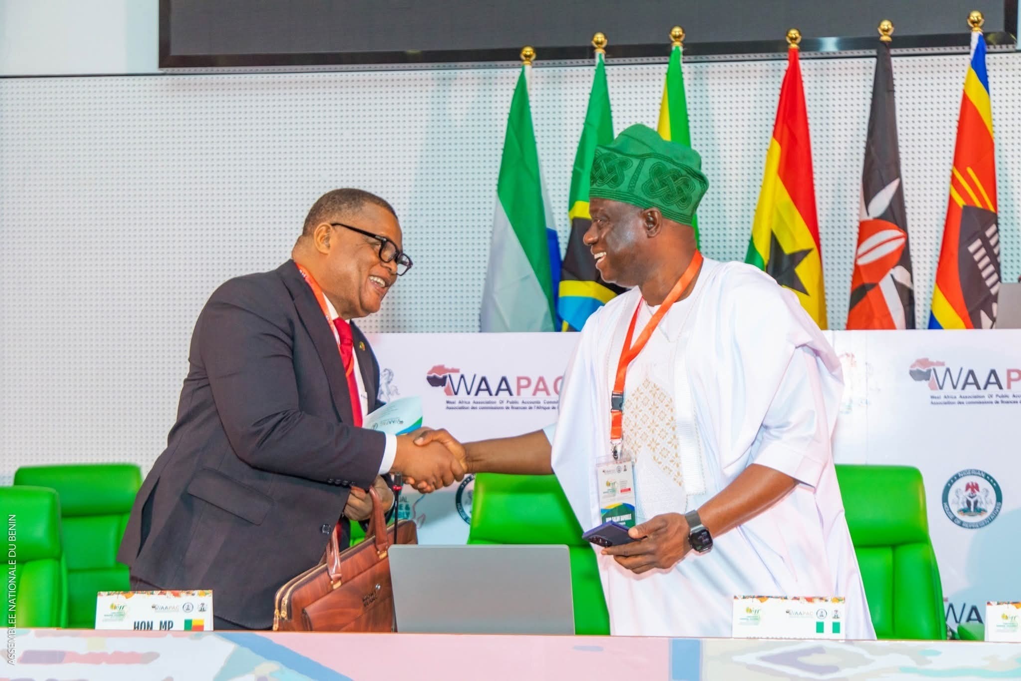 À Abuja, la délégation béninoise marque les esprits à la Conférence du Waapac, plaidant pour un contrôle parlementaire renforcé de la dette publique.