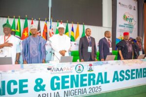 À Abuja, la délégation béninoise marque les esprits à la Conférence du Waapac, plaidant pour un contrôle parlementaire renforcé de la dette publique.