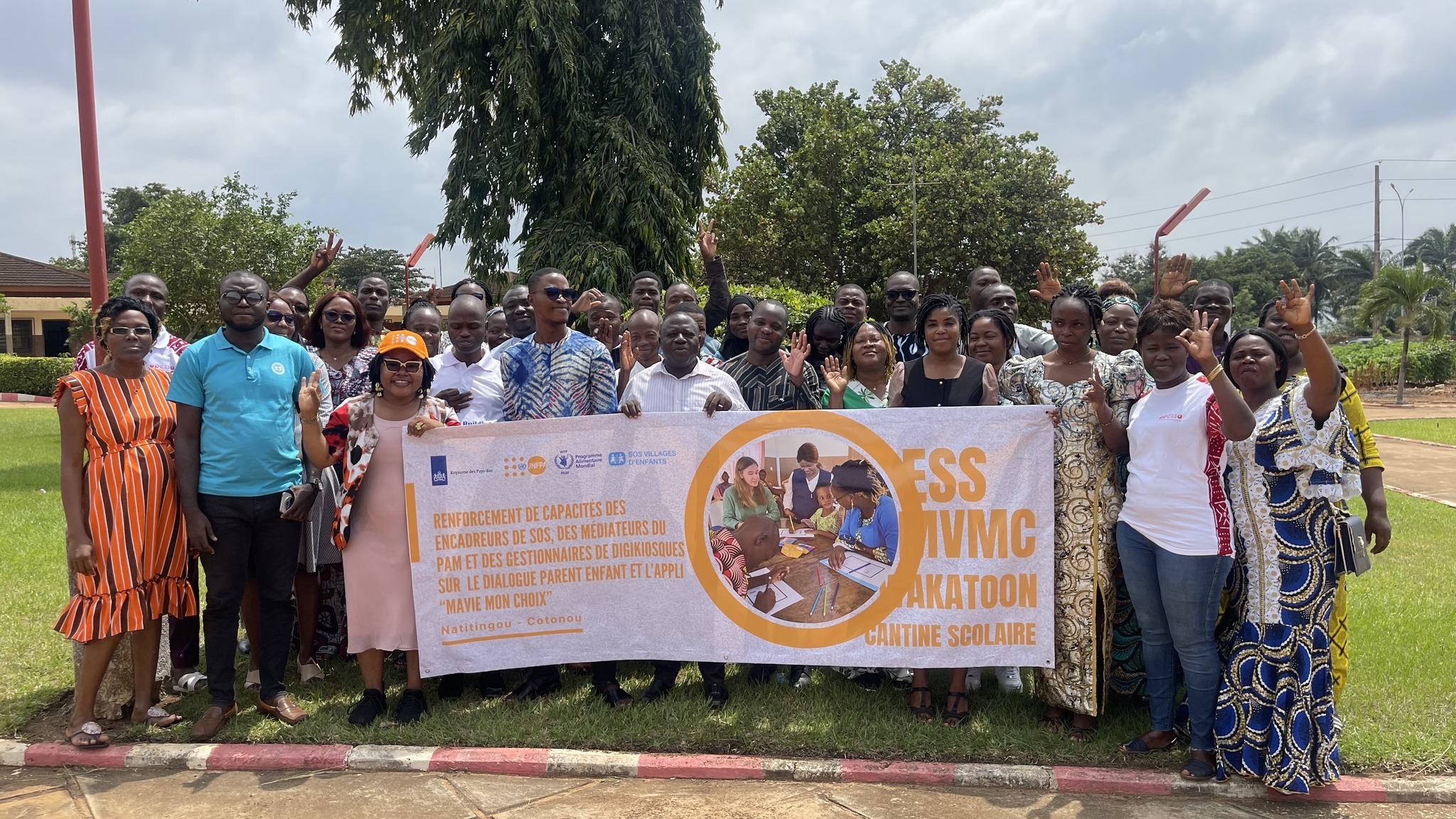 À Bohicon, un atelier de deux jours réunit l’UNFPA, le PAM et SOS Villages d’Enfants pour former 30 encadreurs et médiateurs, avec pour objectif de renforcer la protection des enfants et bâtir des communautés plus sûres au Bénin.