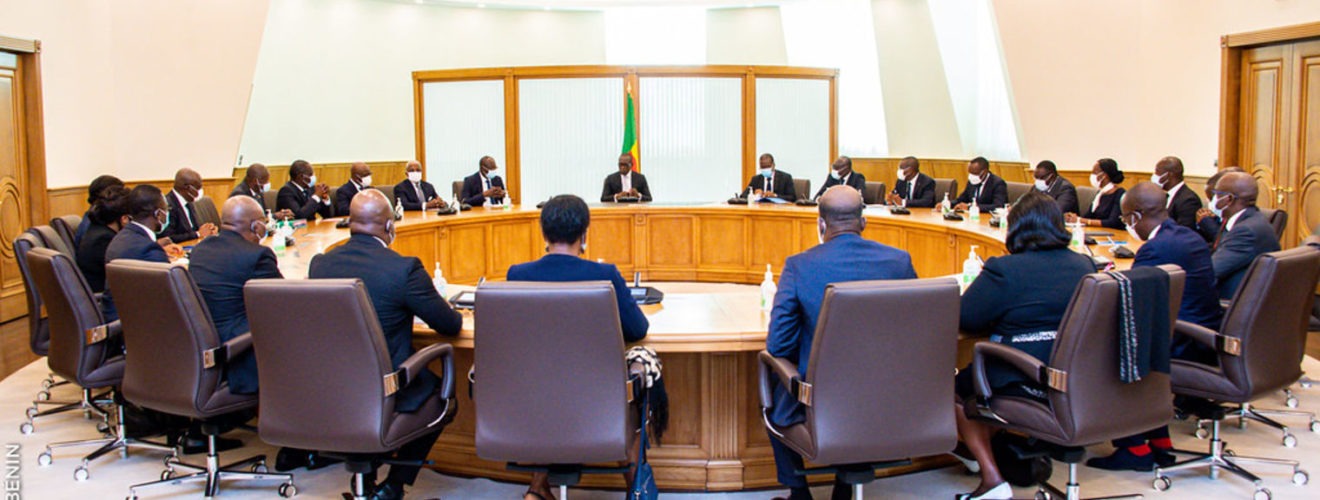 Le 3 septembre 2025, le Conseil des ministres du Bénin a adopté une série de mesures ambitieuses pour moderniser les secteurs clés : santé, éducation, sécurité, tourisme et gouvernance. Une vision stratégique portée par le président Patrice Talon pour un développement durable et inclusif.