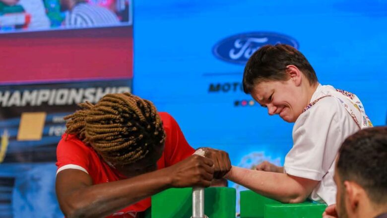 Mauricette Houédanou, 18 ans, a remporté la première médaille d’or du Bénin en bras de fer aux Championnats du monde en Bulgarie. Une victoire historique qui célèbre la jeunesse africaine et l’émergence du sport béninois sur la scène internationale.