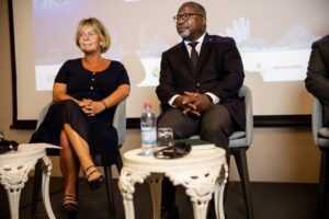 Du 15 au 19 septembre 2025, Cotonou accueille un atelier régional sur la gestion des inondations urbaines. Près de 100 élus africains, soutenus par l’AFD et la Banque mondiale, échangent sur des solutions durables pour renforcer la résilience des villes face au changement climatique.