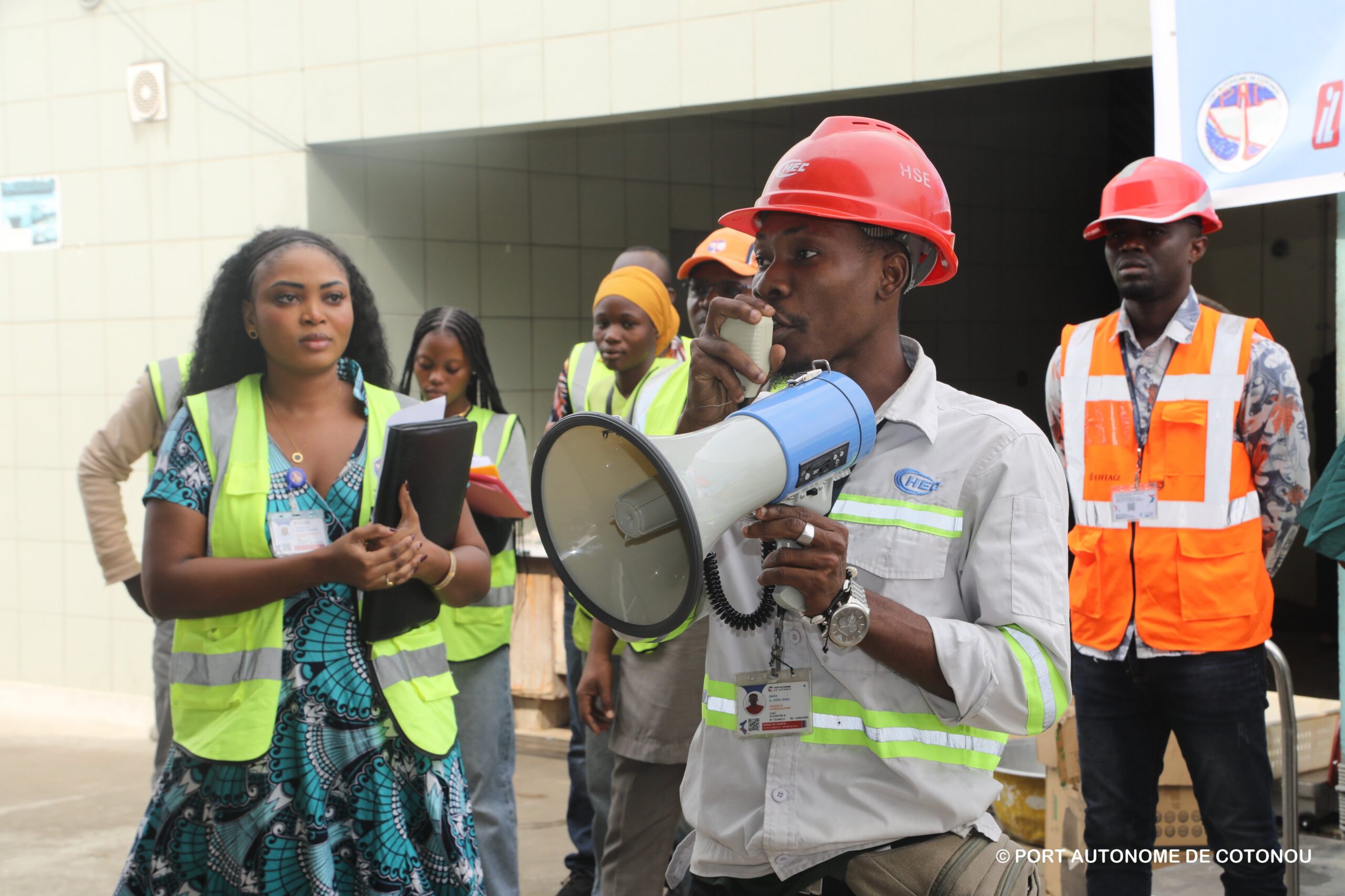Le Port Autonome de Cotonou, en partenariat avec des entreprises du secteur, organise une campagne de sensibilisation et de dépistage VIH/MST pour les communautés vulnérables du Port de Pêche, affirmant son rôle d’acteur social et territorial engagé.