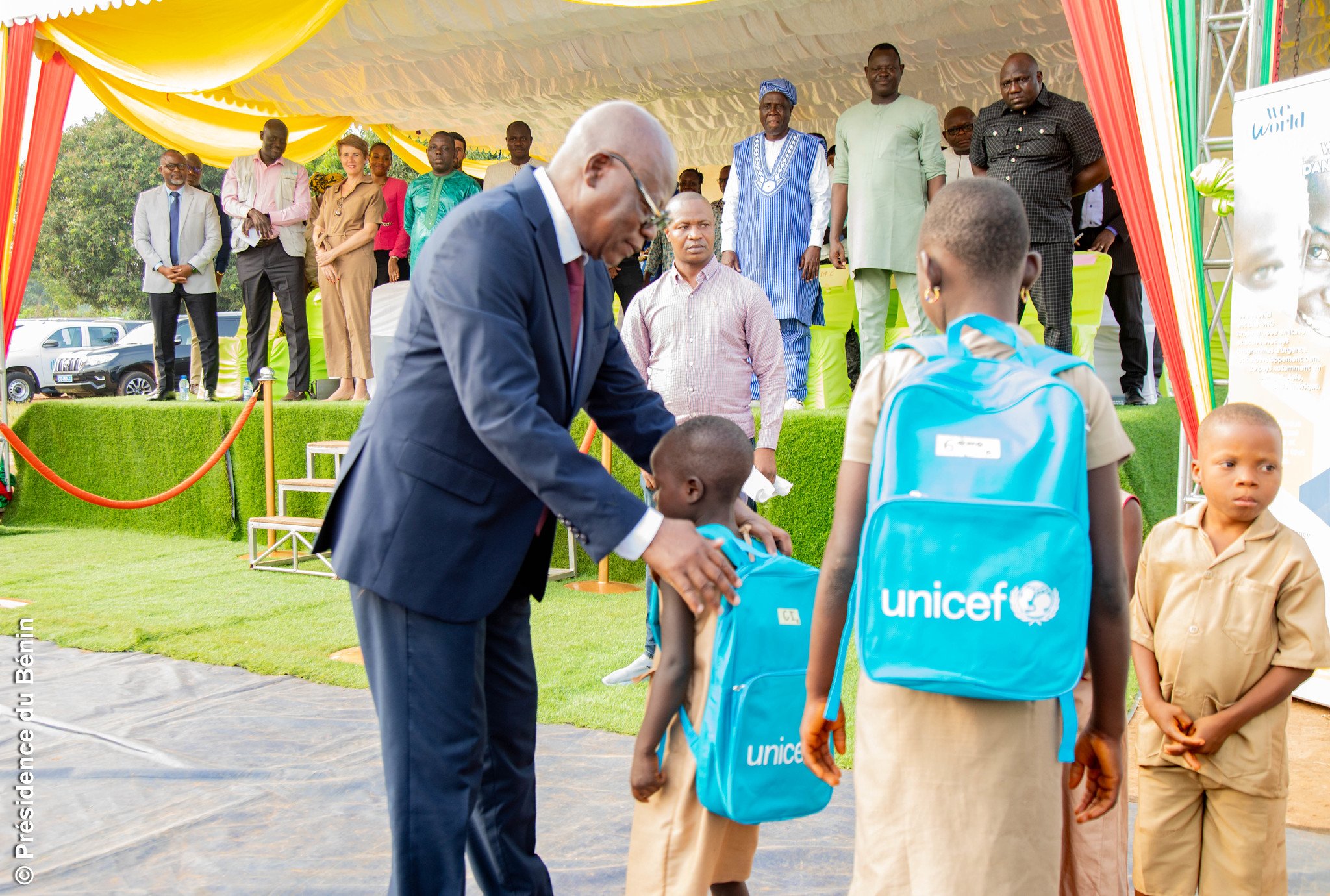 Distribution kits scolaires Bénin 2025 : 190 800 élèves bénéficient d’un soutien concret pour une rentrée placée sous le signe de l’égalité et de l’espoir.