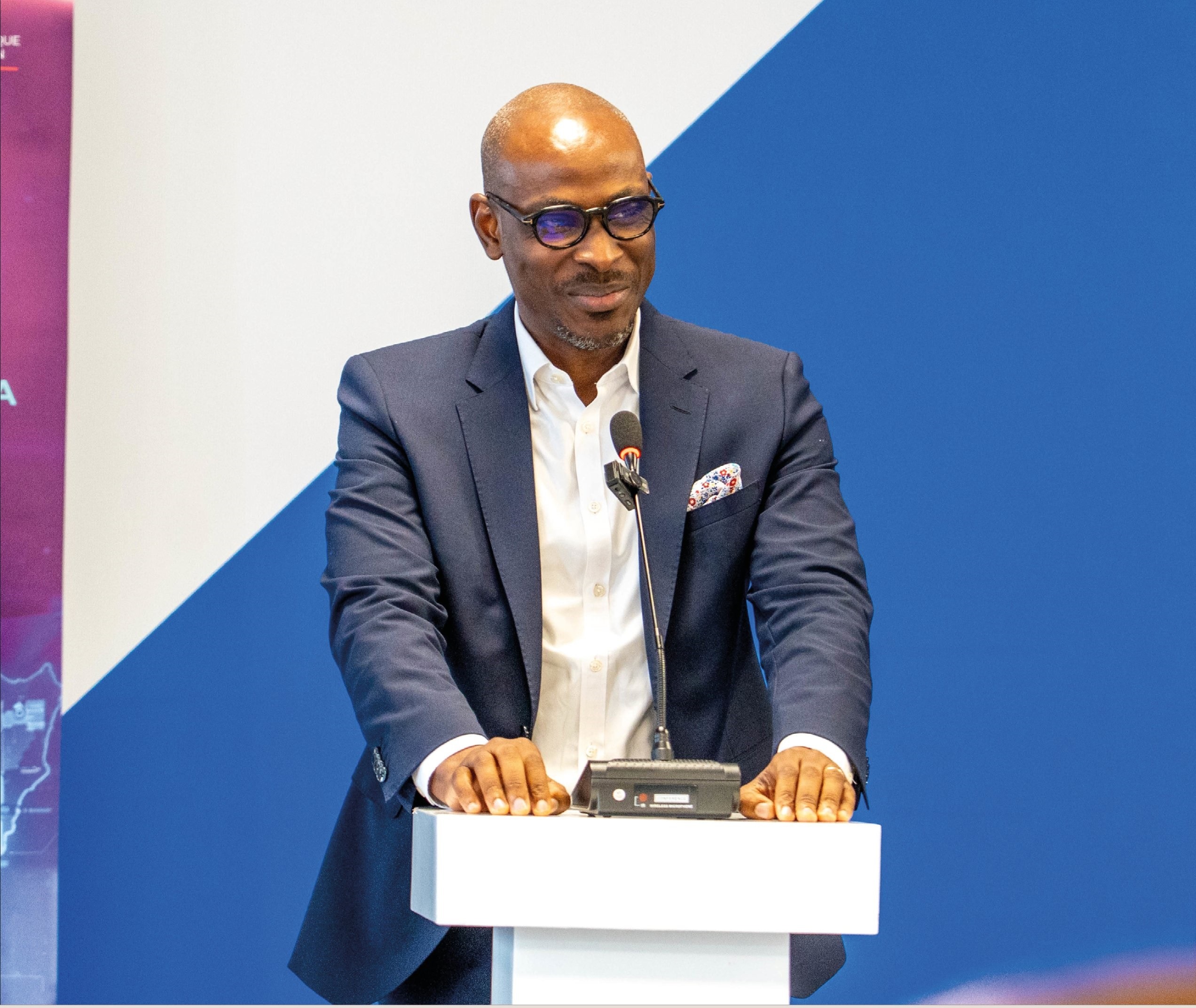 Lors du Hackathon IA 2025 à Cotonou, seize équipes rivalisent d’ingéniosité pour créer des solutions numériques face aux conflits fonciers, qui représentent 80 % des litiges judiciaires au Bénin. l’événement, soutenu par l’ASIN, LuxDev et l’ANDF, incarne une dynamique nationale d’innovation ouverte.