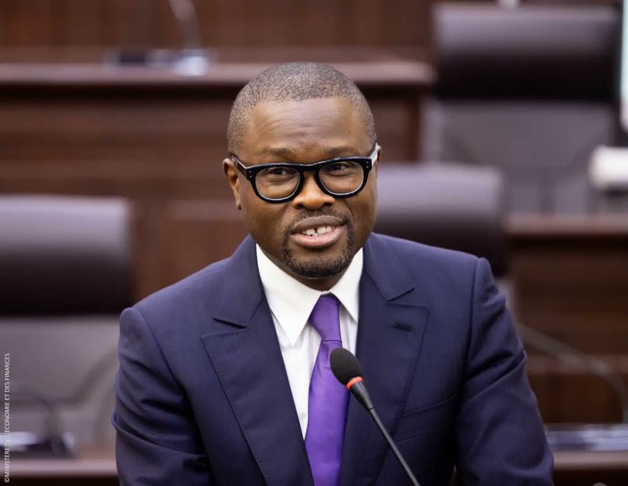 Romuald Wadagni, désigné candidat à la présidentielle de 2026, incarne une succession sans rupture dans un Bénin où la démocratie semble verrouillée. Analyse d’un choix politique sous contrôle