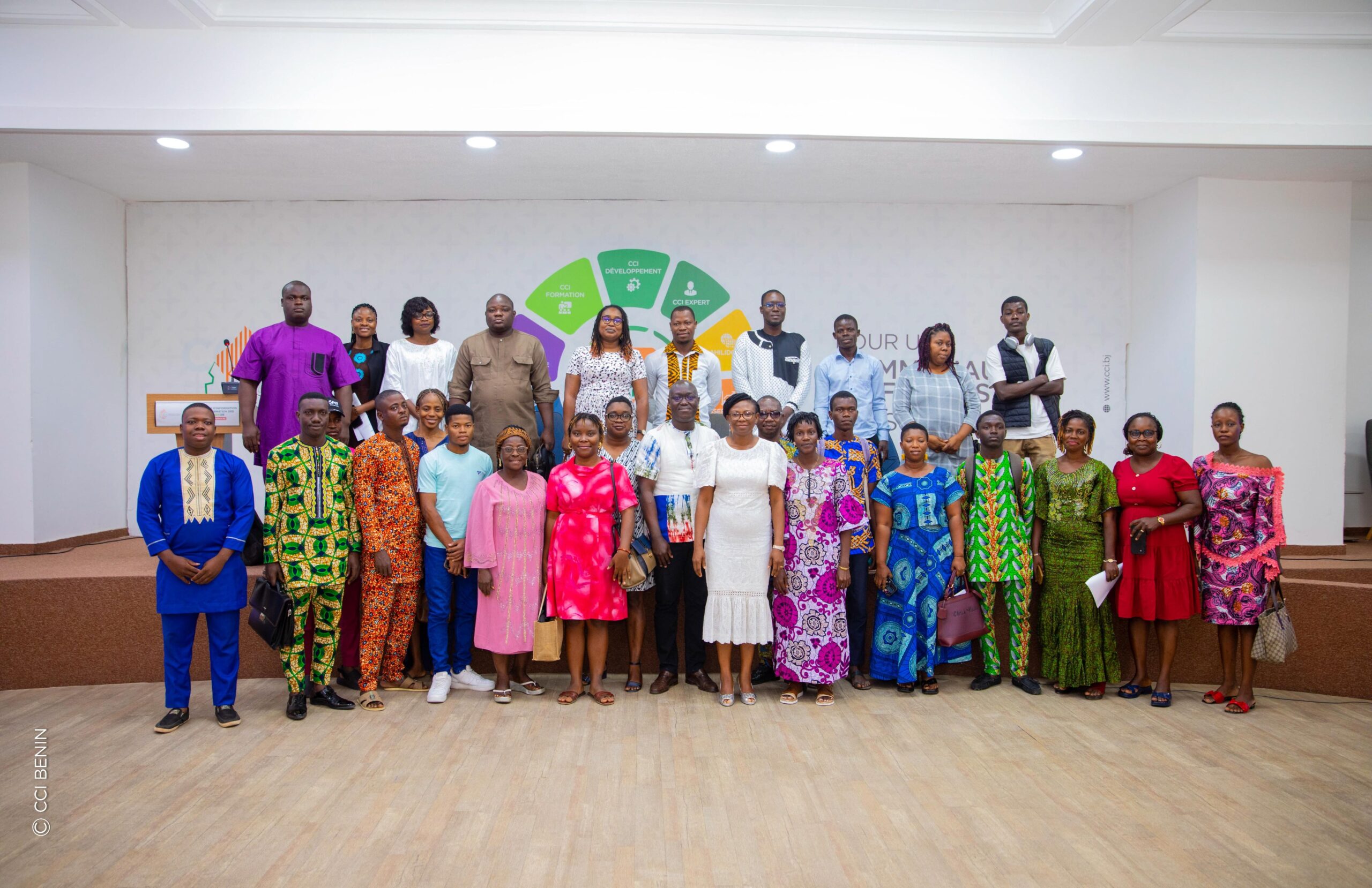 La CCI Bénin relance BENINMARKETPLACE.BJ, plateforme e-commerce dédiée aux produits Made in Bénin, pour renforcer la visibilité des marchands locaux, stimuler les ventes et valoriser le territoire à l’ère du numérique."