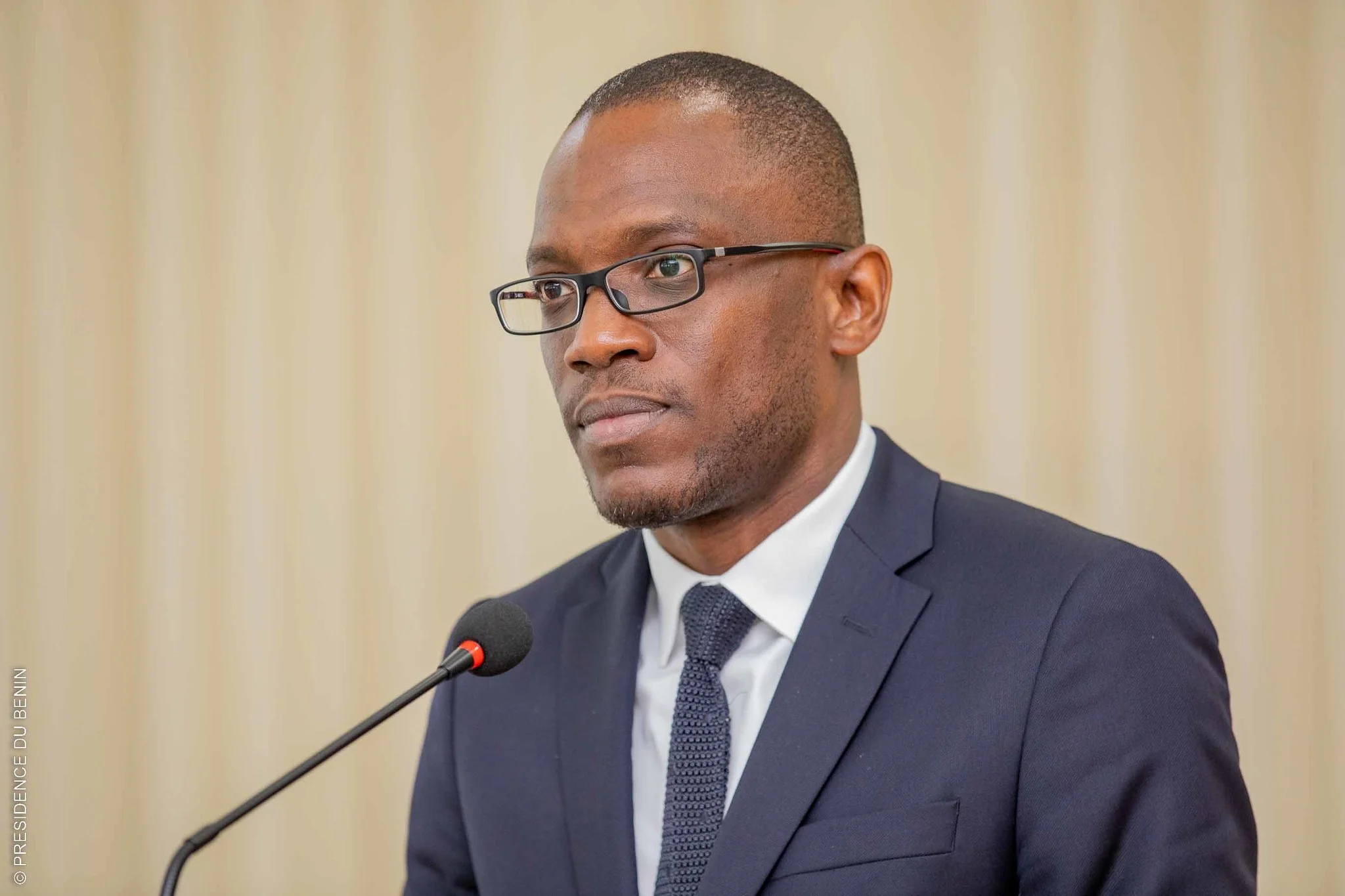 Face aux tensions croissantes entre citoyens du Bénin et du Gabon sur les réseaux sociaux, le gouvernement béninois appelle à la retenue et annonce des poursuites judiciaires.