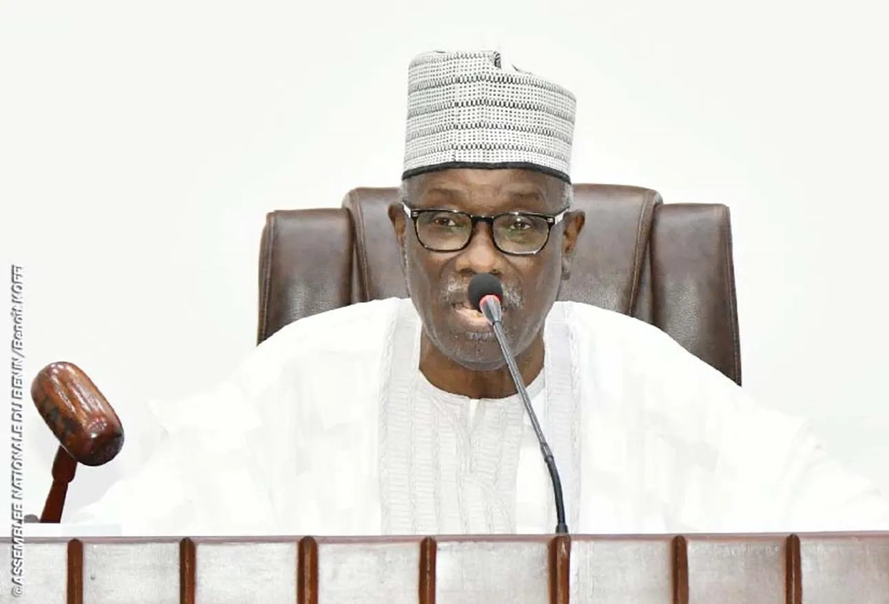 Le soutien surprise de Léon Basile Ahossi à Romuald Wadagni rebat les cartes de la présidentielle béninoise. Une défection majeure qui fragilise l’opposition et renforce la dynamique de la mouvance présidentielle.