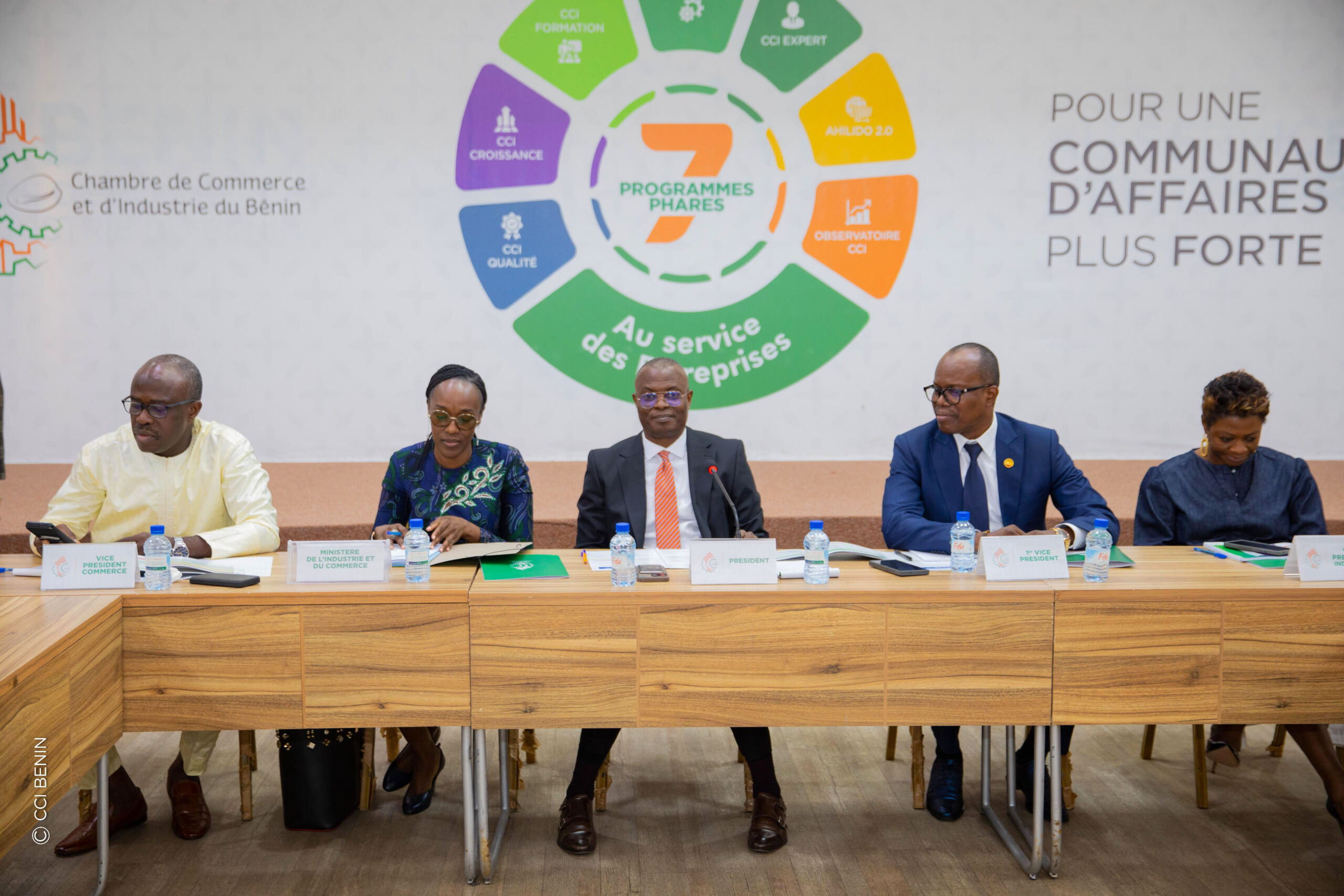 La CCI Bénin adopte à l’unanimité son budget 2026 lors de la 2ᵉ session consulaire. Objectif : transformer l’économie béninoise grâce au plan RE-ESSOR et renforcer la compétitivité des entreprises.