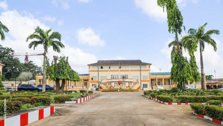 Six députés quittent le parti Les Démocrates à l’ouverture de la session parlementaire au Bénin. Une recomposition politique qui fragilise l’opposition et pourrait influer sur les équilibres à l’Assemblée nationale