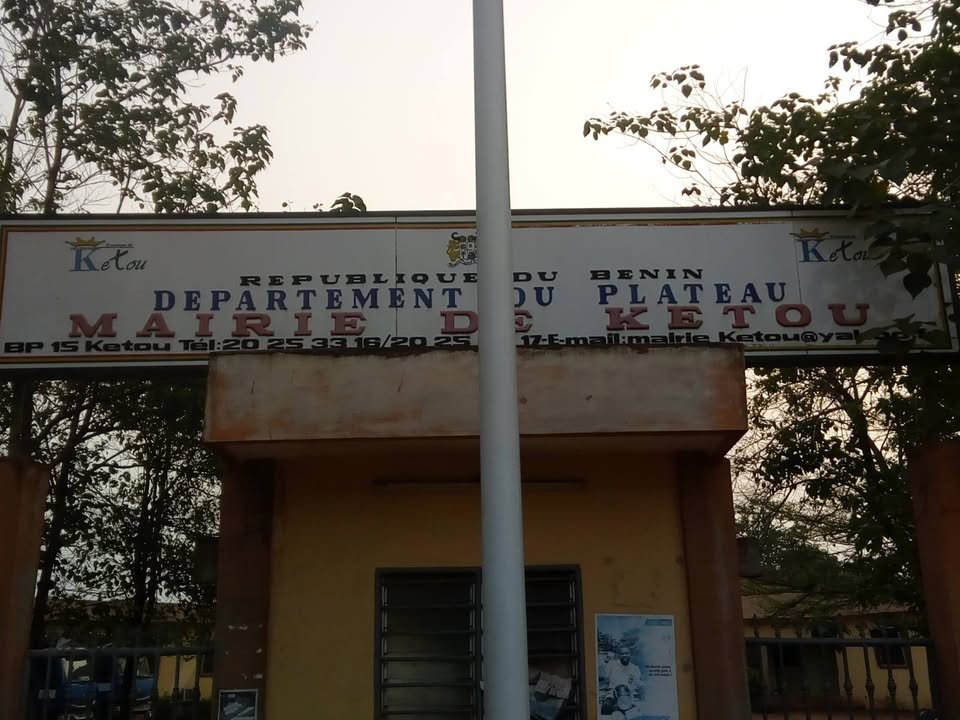 Révocation secrétaire exécutif mairie Kétou : Richard Tossou écarté pour insuffisance de résultats. Une dynamique nationale de gouvernance plus rigoureuse.