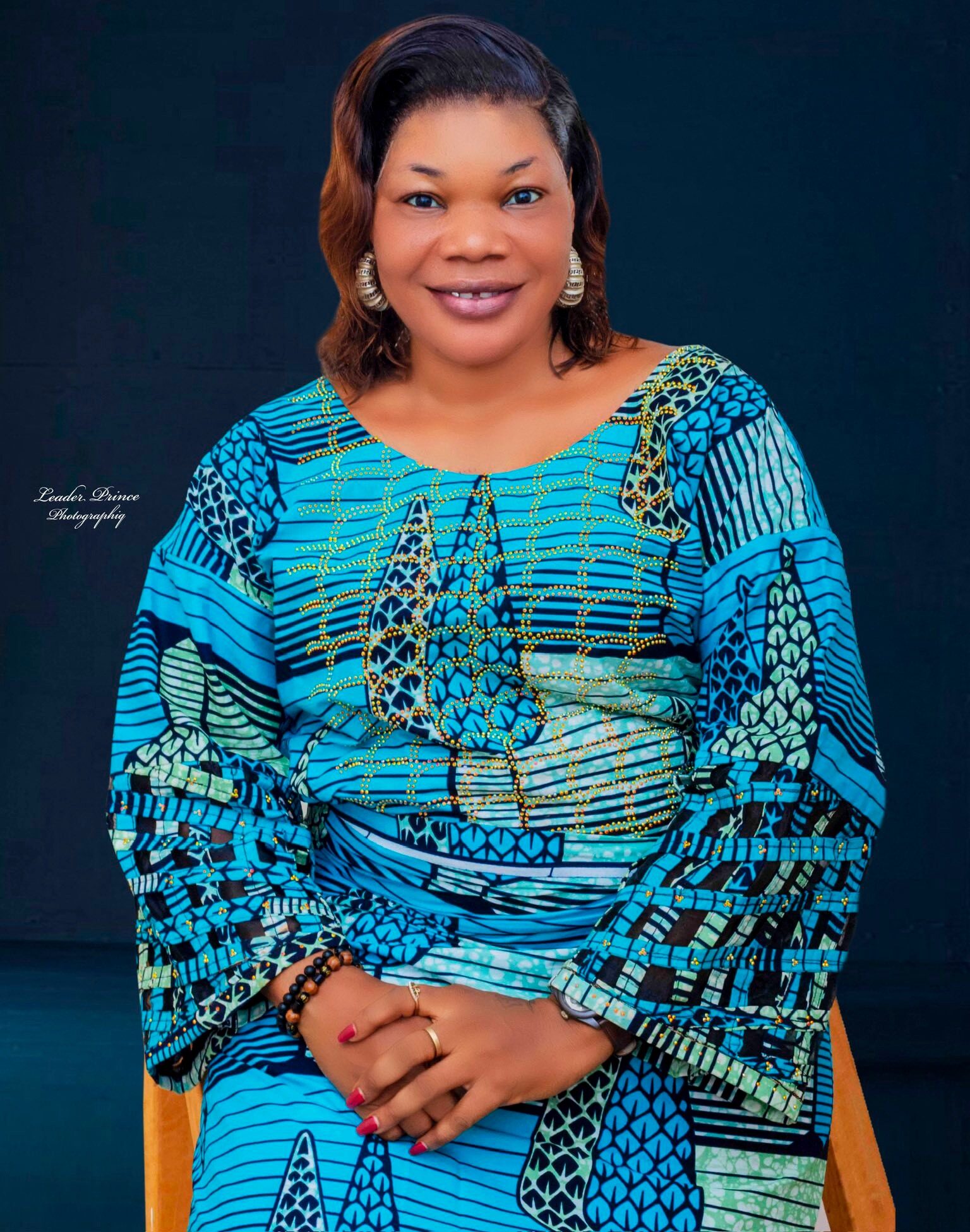 L’actrice béninoise Aurélie Guézo incarcérée pour escroquerie liée à une carte SIM. Une affaire judiciaire qui secoue le monde du théâtre et soulève les enjeux de la cyberfraude au Bénin.