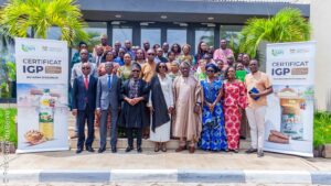 Le gari « Sohoui » de Savalou et l’huile « Azimi » d’Agonlin obtiennent le label IGP décerné par l’OAPI. Une reconnaissance continentale qui valorise le patrimoine béninois et ouvre la voie à de nouvelles opportunités commerciales.