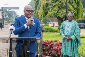 L'Assemblée nationale du Bénin, par la voix de son porte-parole Vitali Boton, sensibilise son personnel aux risques des réseaux sociaux, soulignant l'urgence d'un usage responsable pour protéger vie privée, carrières et image institutionnelle face à la porosité entre sphères publique et professionnelle.