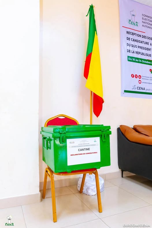 La CENA du Bénin a accordé un délai de 72 heures aux partis d'opposition pour compléter leurs dossiers de candidature (notamment les parrainages) en vue de la présidentielle de 2026, intensifiant la tension autour d'une possible disqualification de certains binômes.