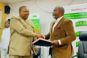 La HAAC du Bénin a signé un pacte crucial de partenariat avec sept médias en vue des élections de 2026, visant à garantir l'équité, 