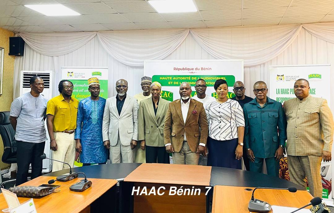 La HAAC du Bénin a signé un pacte crucial de partenariat avec sept médias en vue des élections de 2026, visant à garantir l'équité,