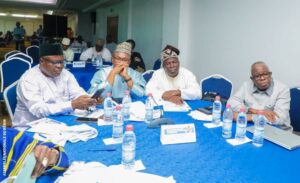 À Cotonou, un atelier parlementaire sur l’économie du soin sensibilise les députés au rôle crucial du travail domestique non rémunéré. Objectif : intégrer cette réalité invisible dans les politiques publiques pour une économie plus juste et inclusive.