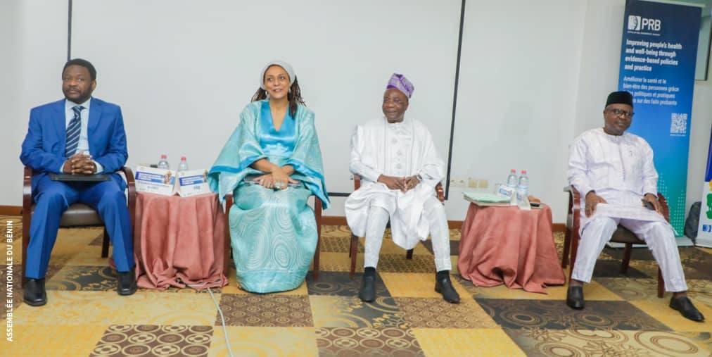 À Cotonou, un atelier parlementaire sur l’économie du soin sensibilise les députés au rôle crucial du travail domestique non rémunéré. Objectif : intégrer cette réalité invisible dans les politiques publiques pour une économie plus juste et inclusive.