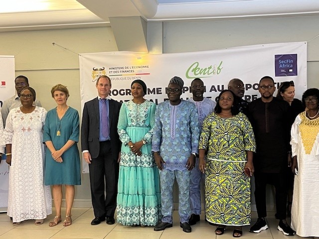 Le programme « SecFin Africa », dévoilé à Cotonou, mobilise l’Union européenne et ses alliés pour renforcer les capacités du Bénin
