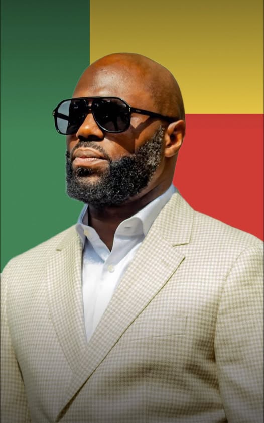 Kémi Séba déclare le Bénin comme son champ de bataille final. Face à un régime qu’il accuse de répression et de néocolonialisme déguisé, l’activiste promet de harceler le pouvoir jusqu’aux élections de 2026. Provocation, appel à l’unité ou début d’une insurrection politique ?