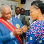 La HAAC honore huit agents pour leur engagement en faveur d’une presse éthique et libre au Bénin. Une cérémonie solennelle qui célèbre l’excellence et renforce la régulation démocratique.