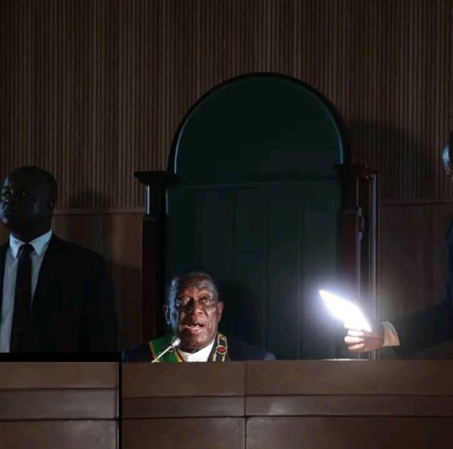 Le Parlement zimbabwéen plongé dans le noir en pleine allocution de Mnangagwa. Une panne révélatrice d’une crise énergétique chronique.