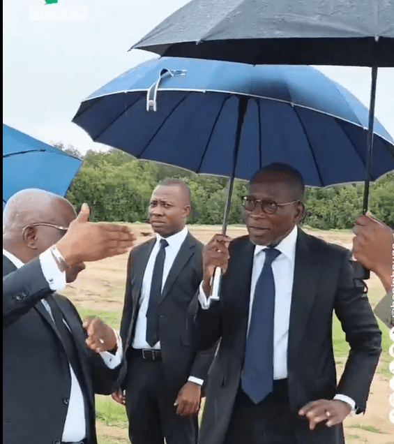 Le Président Talon inspecte les chantiers de la Route des Pêches et du Ouidah Golf Club. Objectif : infrastructures durables, croissance locale et souveraineté économique.